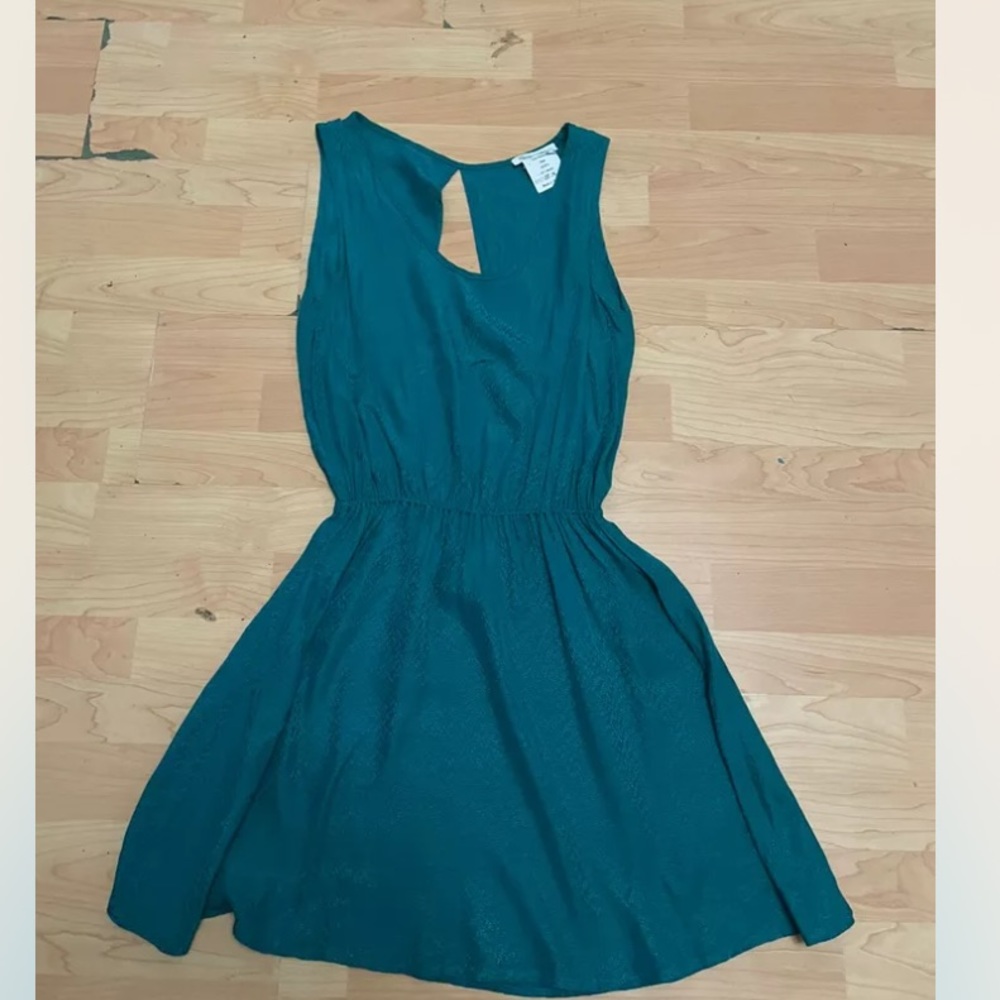 LES PETITES collection Green dress open back size S